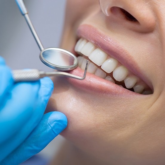 Menopoz Döneminde Diş Sağlığı Tehlikede! Menopoz Döneminde Nelere Dikkat Edilmelidir?